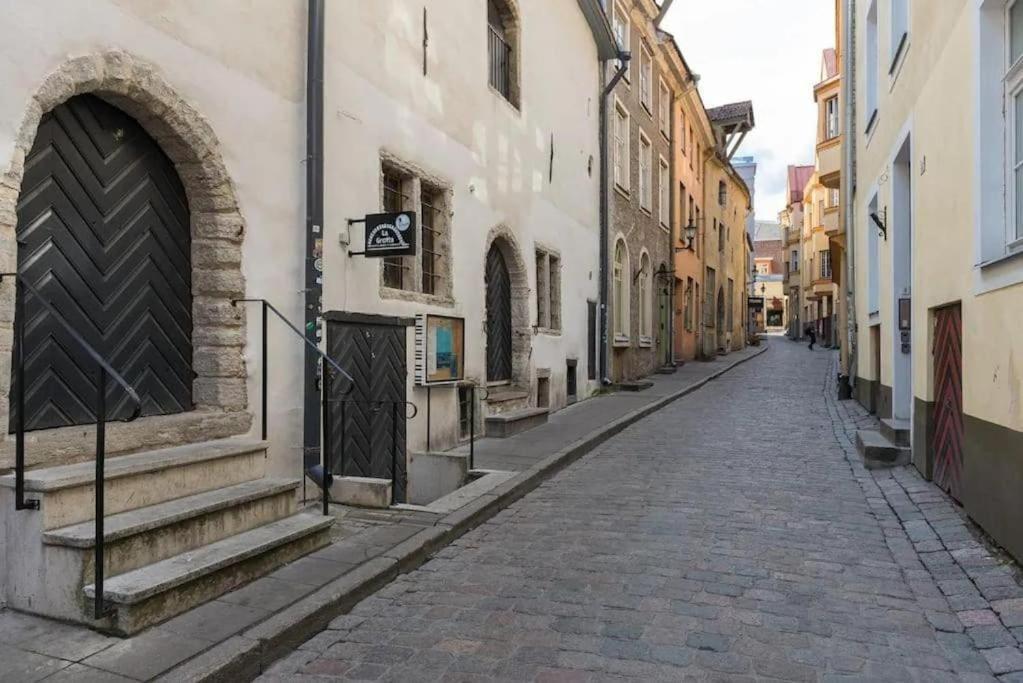 Cozy 3 Story House In Old Town Apartment Tallinn Exterior photo